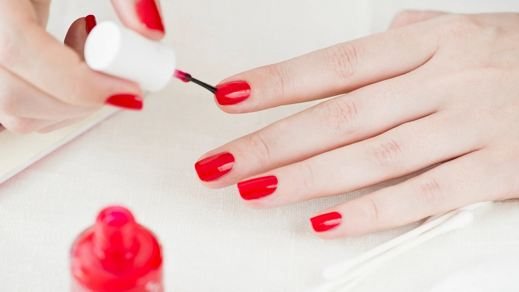 Gel Nail Polish Vs Regular Nail Polish: Which One Should You Use?